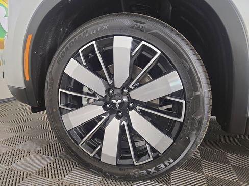 New 2025 Mitsubishi Outlander SE image 34