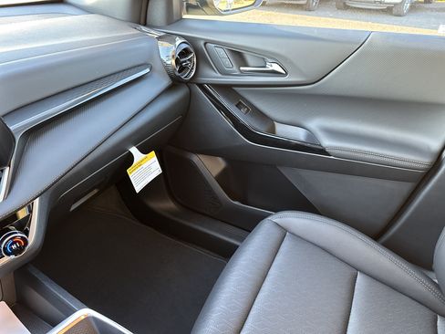 New 2026 Chevrolet Equinox LT w/ Convenience Package II image 17