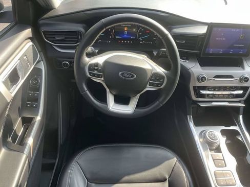 Used 2023 Ford Explorer XLT w/ Equipment Group 202A RWD image 17