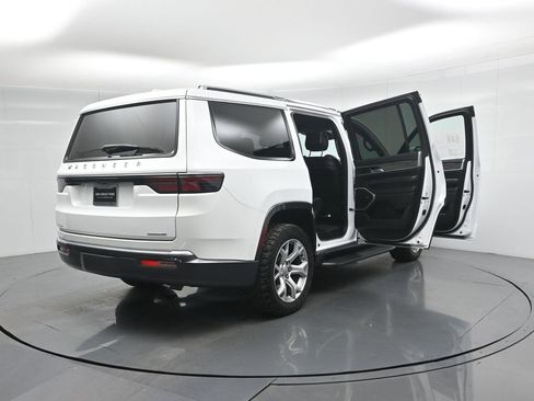 Used 2022 Jeep Wagoneer Series II image 6