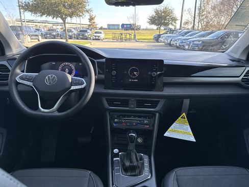 Certified 2025 Volkswagen Taos SE FWD image 50