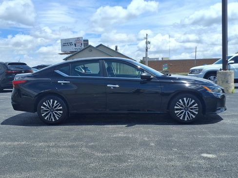 Used 2024 Nissan Altima 2.5 SV FWD image 5