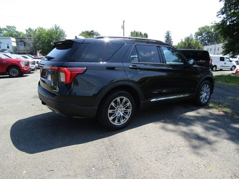 Used 2025 Ford Explorer Active w/ Active Comfort Package AWD/4WD image 7