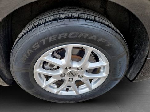 Used 2023 Chrysler Voyager LX image 33