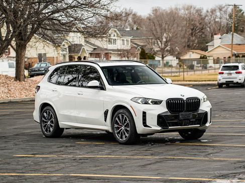 Used 2024 BMW X5 xDrive40i w/ M Sport Package image 3