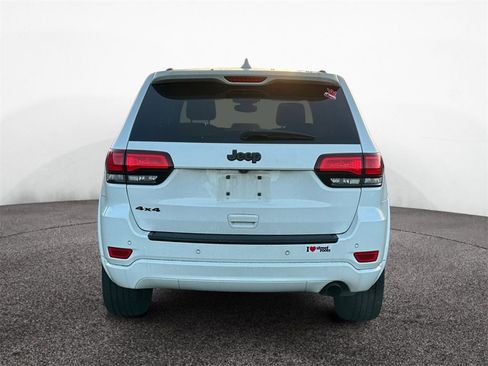 Used 2018 Jeep Grand Cherokee Altitude image 4