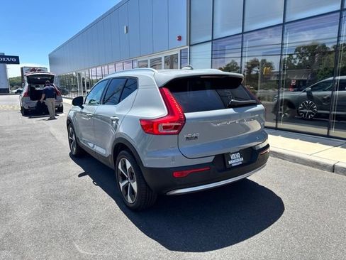 Certified 2025 Volvo XC40 B5 Plus AWD/4WD image 3