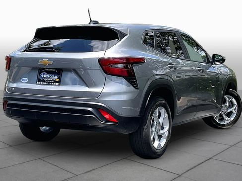 Used 2024 Chevrolet Trax LS w/ LS Convenience Package FWD image 13