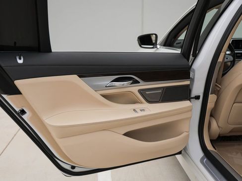 Used 2018 BMW 740i RWD image 26