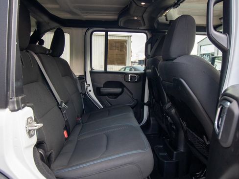 Used 2024 Jeep Wrangler Unlimited Rubicon 4xe AWD/4WD image 17