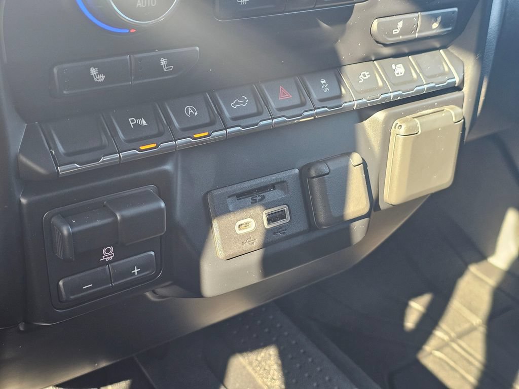 Used 2020 Chevrolet Silverado 1500 LT w/ Texas Edition RWD image 31
