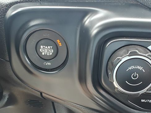 Used 2019 Jeep Wrangler Unlimited Sport S image 33