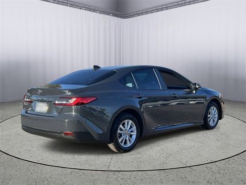 Used 2025 Toyota Camry LE image 9