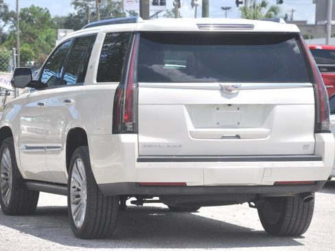 Used 2015 Cadillac Escalade Platinum RWD image 23