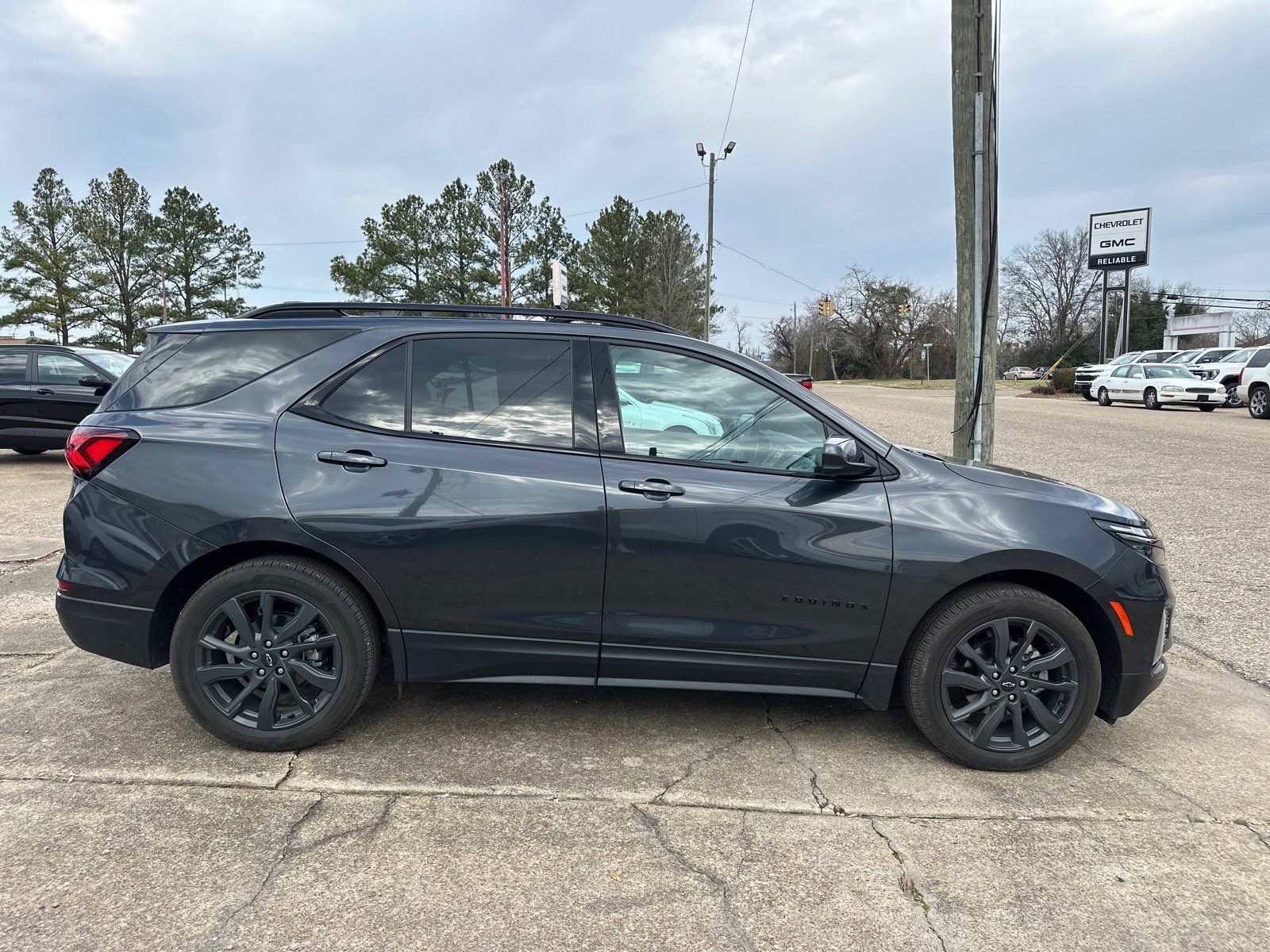 Used 2023 Chevrolet Equinox RS FWD image 6