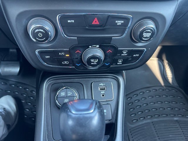 Used 2020 Jeep Compass Trailhawk AWD/4WD image 33