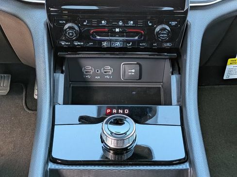 Used 2025 Jeep Grand Cherokee Limited w/ Luxury Tech Group II RWD image 16
