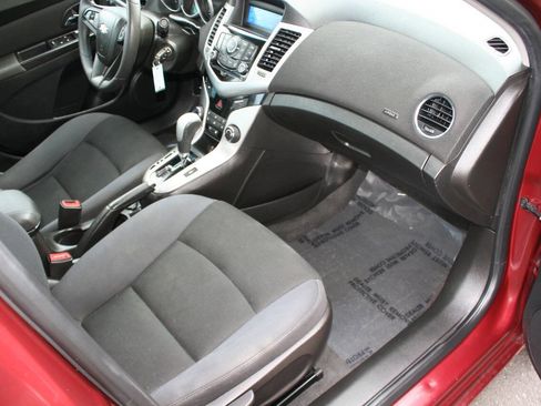 Used 2016 Chevrolet Cruze LT image 16