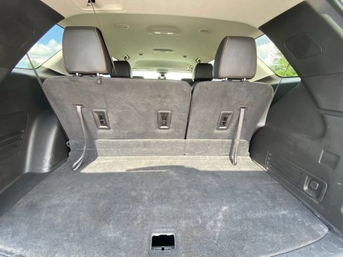 Used 2021 Chevrolet Traverse RS FWD image 36
