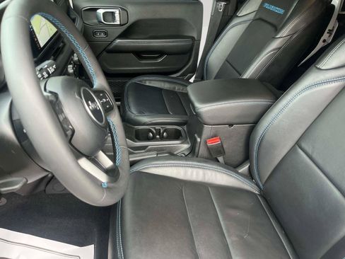 Used 2024 Jeep Wrangler Unlimited Rubicon 4xe AWD/4WD image 19