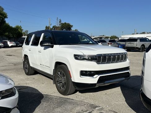 Used 2023 Jeep Grand Wagoneer 4WD image 2