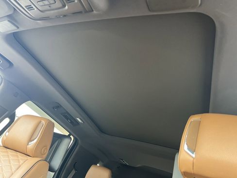 Used 2021 Cadillac Escalade Premium Luxury image 3