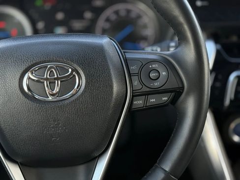 Used 2022 Toyota Venza Limited image 24