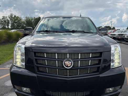 Used 2013 Cadillac Escalade Premium AWD/4WD image 3