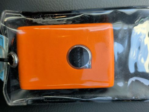 Used 2025 Volvo XC40 B5 Core image 36