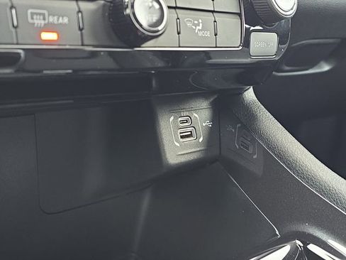 Certified 2024 Jeep Compass Latitude image 22