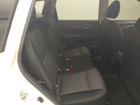 Used 2020 Nissan Rogue SV FWD image 19
