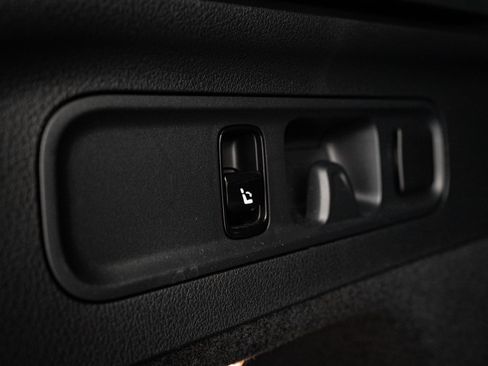 Used 2024 Mercedes-Benz GLC 300 4MATIC w/ AMG Line image 23