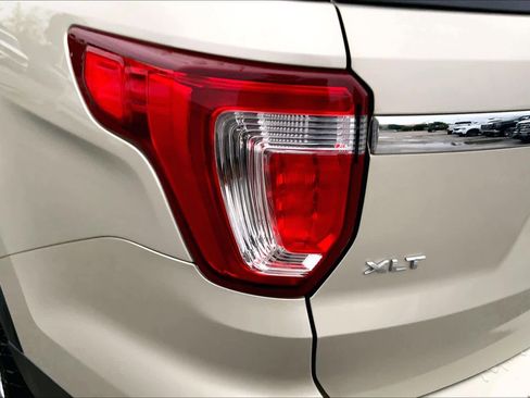 Used 2017 Ford Explorer XLT w/ Equipment Group 202A FWD image 25