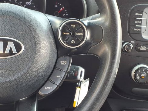 Used 2017 Kia Soul FWD image 18