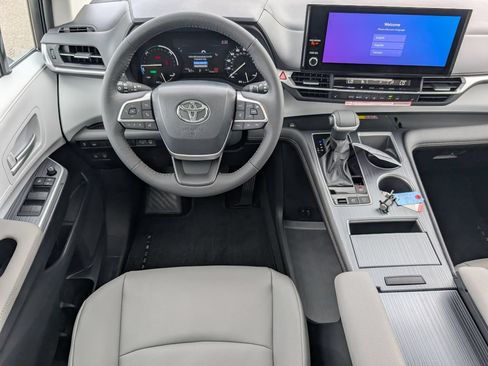 New 2026 Toyota Sienna XLE FWD image 26