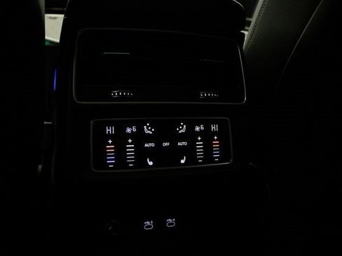 Used 2021 Audi Q8 Premium Plus image 22