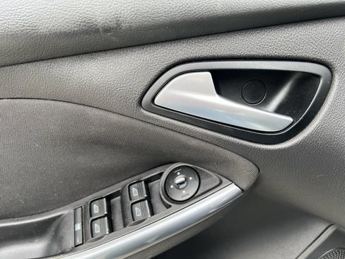 Used 2012 Ford Focus Titanium FWD image 24