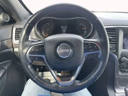 Used 2018 Jeep Grand Cherokee Laredo image 23