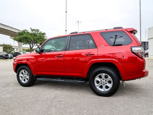 Used 2022 Toyota 4Runner SR5 Premium w/ Moonroof Package RWD image 10
