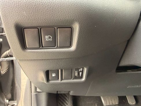 Used 2019 Toyota C-HR XLE FWD image 10
