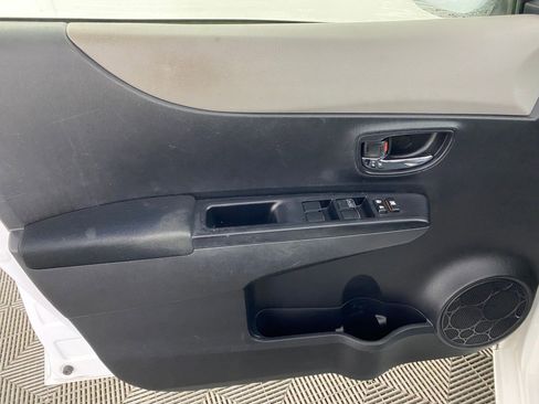 Used 2012 Toyota Yaris L image 12