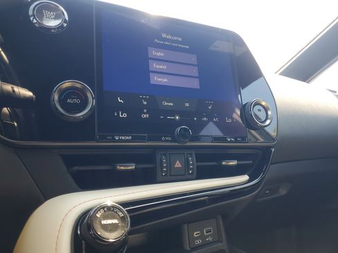 Used 2023 Lexus NX 250 FWD w/ Towing Package (2000 Lbs) image 30