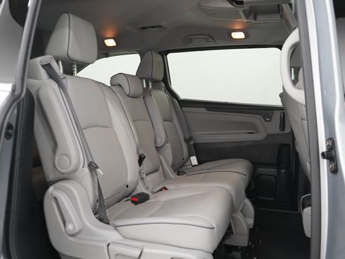 Used 2024 Honda Odyssey Elite image 12