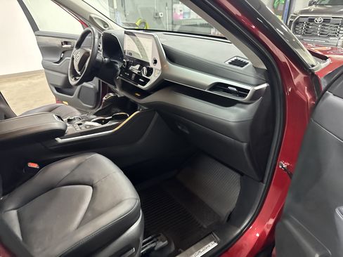 Used 2023 Toyota Highlander Platinum AWD/4WD image 39