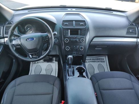 Used 2018 Ford Explorer XLT image 16