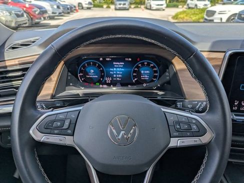 Used 2024 Volkswagen Atlas SE AWD/4WD image 24