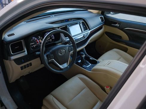 Used 2016 Toyota Highlander Limited FWD image 9