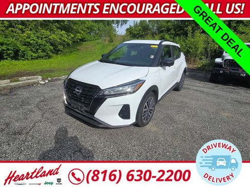 Used 2024 Nissan Kicks SR w/ SR Premium Package FWD image 1