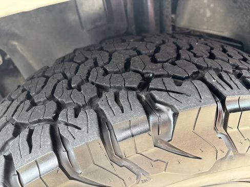 Used 2018 Jeep Wrangler Unlimited Sahara AWD/4WD image 43