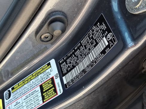 Certified 2018 Toyota Corolla LE FWD image 29